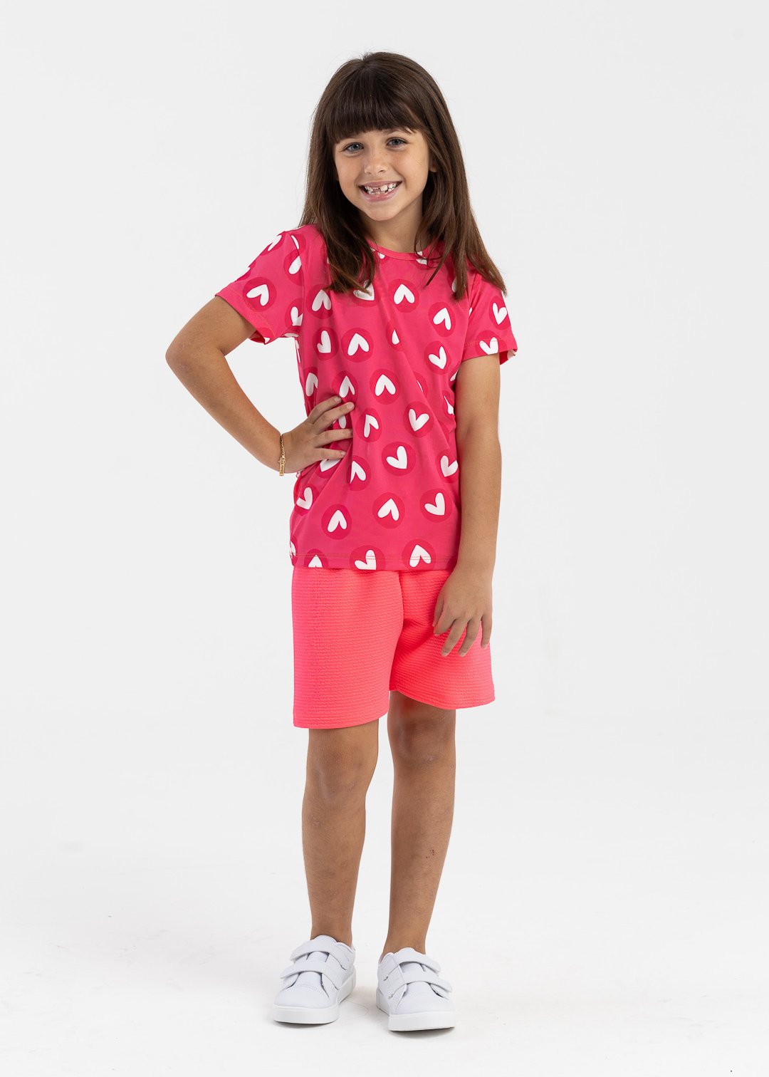 camiseta coracoes e shorts turim neon 2