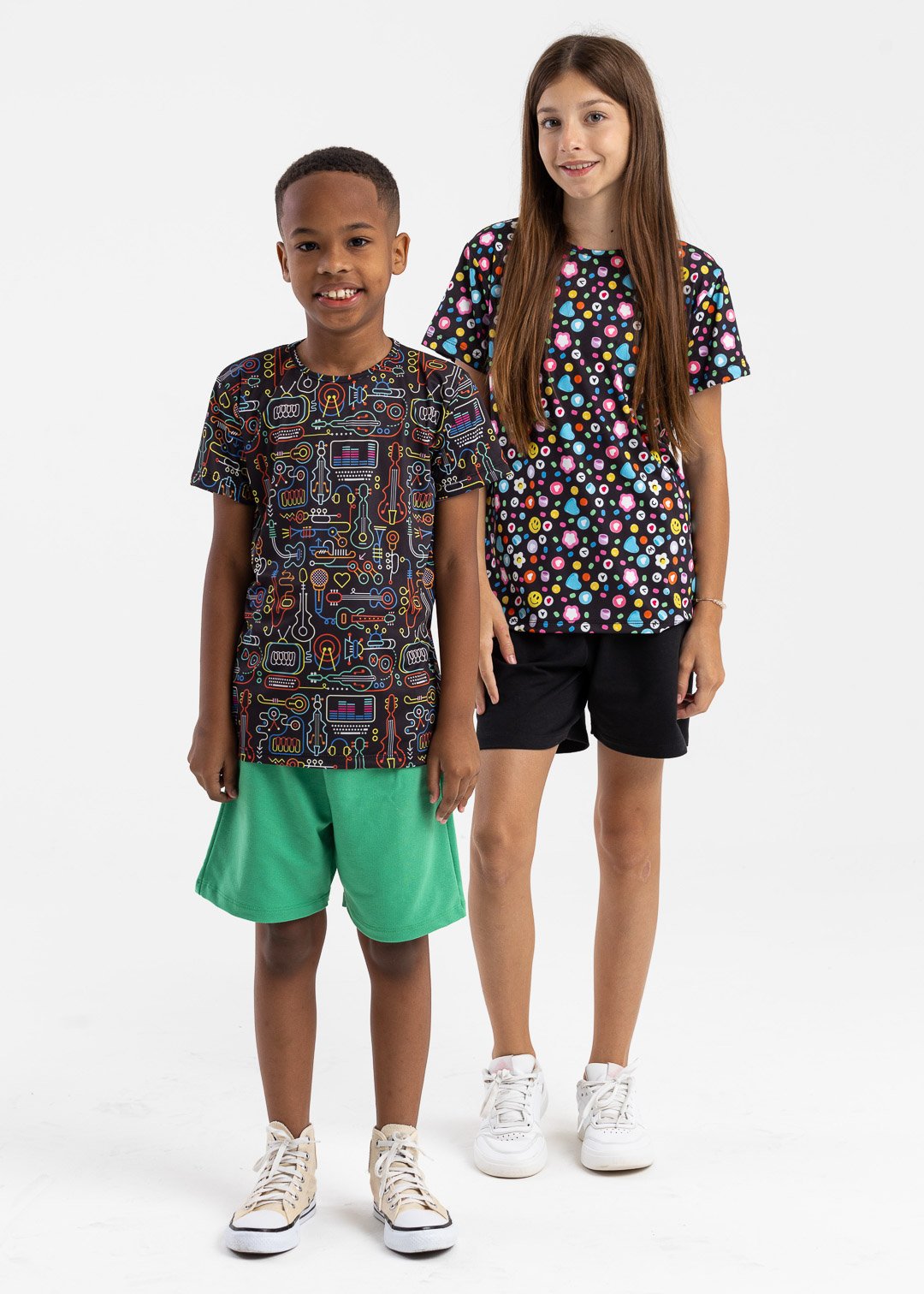 camiseta musical e mix emoji bermuda verde e preto