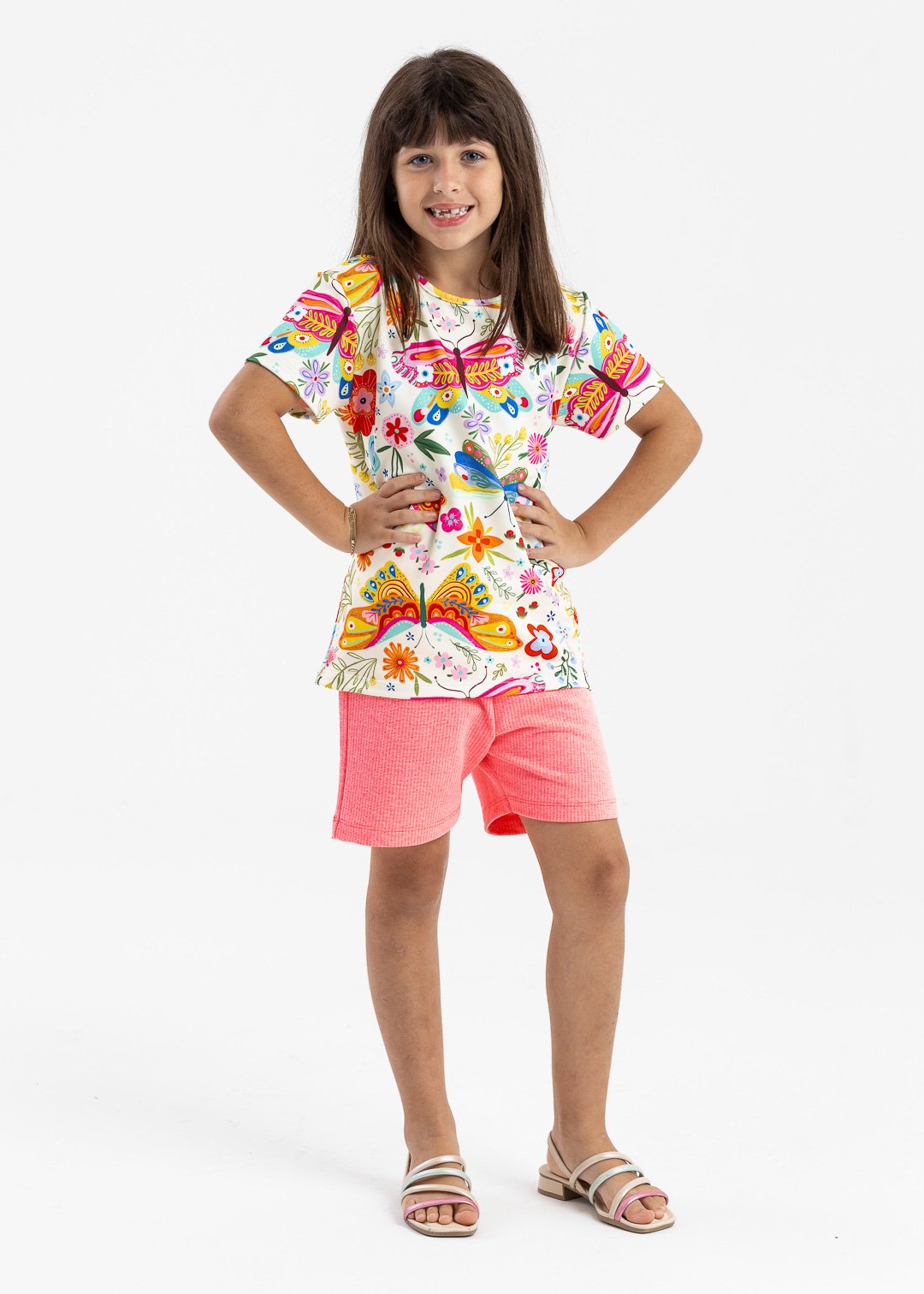 camiseta borboletas florais e bermuda rosa neon 2